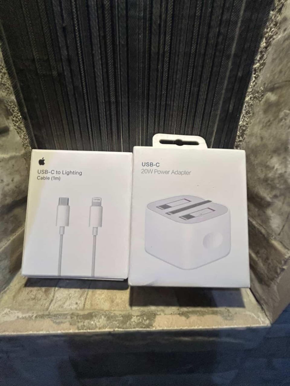 20W USB-C Power Adapter + USB-C to Lightning Fast Charging Cable (1m) Set - Image 5