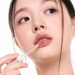 Pack of 2 Glitter Lipgloss For Moisturizing & Hydrating Lips (random color) thumbnail 2