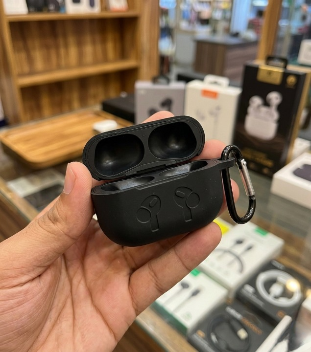 Shockproof Silicone AirPods Case - Textured Protective Skin with Keychain (Random colors)