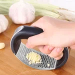 Manual Garlic Press Stainless Steel Handheld Ginger Garlic Curve Mincer Chopping (Random Color) thumbnail 4