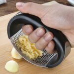 Manual Garlic Press Stainless Steel Handheld Ginger Garlic Curve Mincer Chopping (Random Color) thumbnail 3