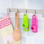 Garlic Press Grater Slicer Plastic Grinding Tool Kitchen Accessories(random color ) thumbnail 3