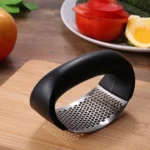 Manual Garlic Press Stainless Steel Handheld Ginger Garlic Curve Mincer Chopping (Random Color) thumbnail 2