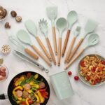 12 pcs set Wooden Handle Silicone Kitchen Utensils With Storage Bucket High Temperature Resistant And Non Stick Pot Spatula Spoon( random color ) thumbnail 5