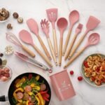 12 pcs set Wooden Handle Silicone Kitchen Utensils With Storage Bucket High Temperature Resistant And Non Stick Pot Spatula Spoon( random color ) thumbnail 4