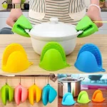 Silicone Heat Resistant Gloves Clips Insulation Non Stick Anti-slip Pot Bowel Holder Clip Cooking Baking Oven Mitts - Pair (Random Color) thumbnail 1